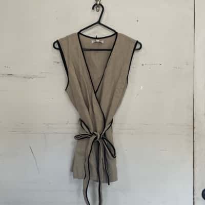 Witchery Womens  Size 14 Sleeveless Top Beige / Black  