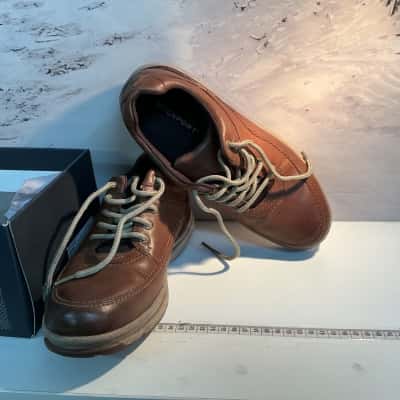 BNWT Mens World Tour Classics Shoes Size 42 