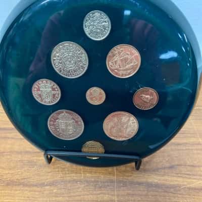 Decorative round green resin desk paperweight 