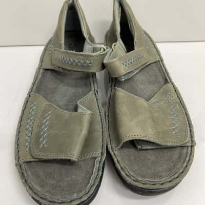  NAOT  Size 39 Sandals Grey 