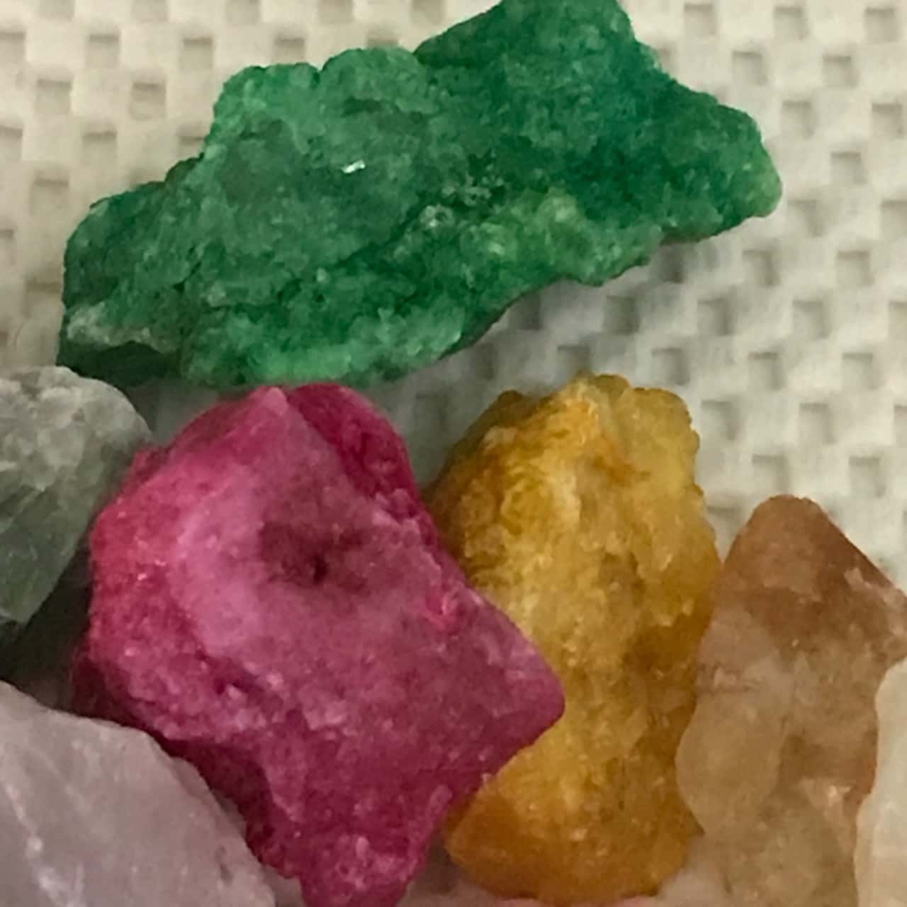 India Coloured Rocks Assortment of coloured Rocks & Crystals in Decorative Wooden Box