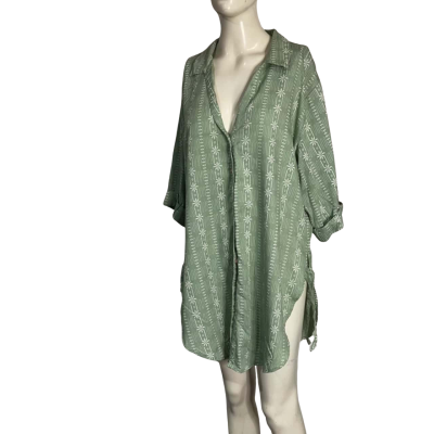  Salty Crush size XL 3/4 Sleeve Top Green / White Womens