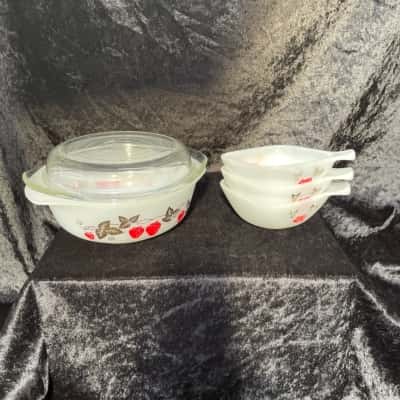 Vintage Agee Pyrex Five Piece Set 