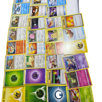 30 Pokémon Cards 