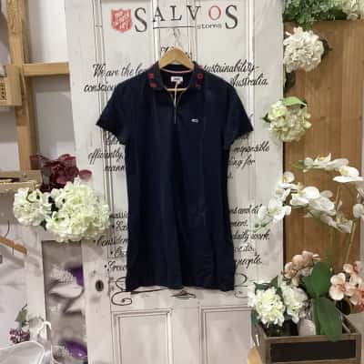 TOMMY JEANS BRAND! Womens  Size S Shirt Dress Navy Blue! BEAUTIFUL T SHIRT QUATER ZIP STYLE DRESS! BNWT! GREAT FOR A DAY OUR OR A SPORTS DAY! HAS LOGO PRINTED AROUND THE COLLAR!