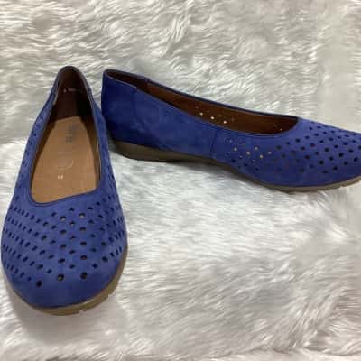  Womens  Size 9.5 Blue 