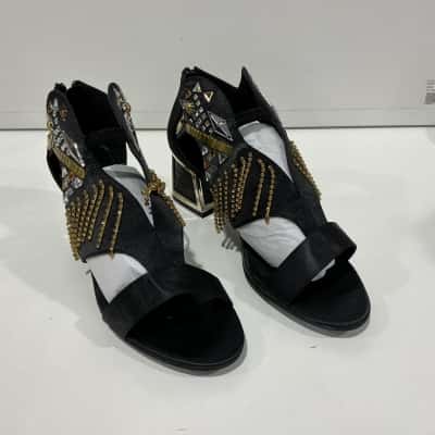 Taking Shape Womens  Size 40 Heels Black  