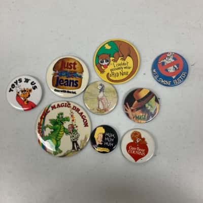 Vintage Badges x9