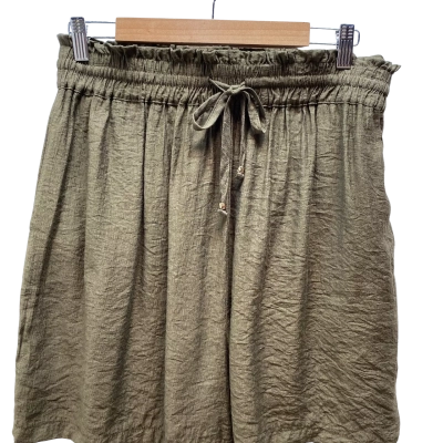 City Chic Womens  Size 12 Khaki Shorts
