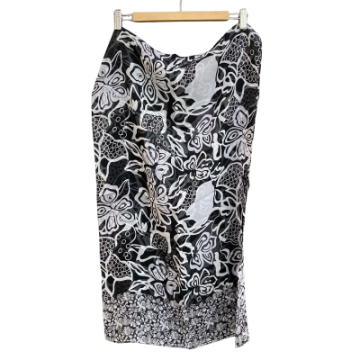  Womens Size M 100% Silk Scarf Black  / Pattern / White 