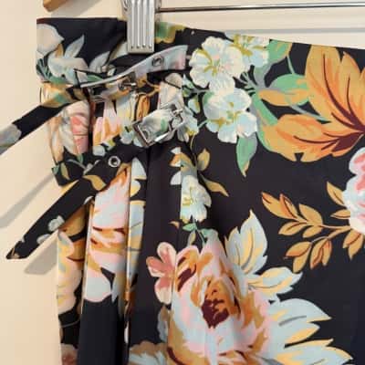 Cue.  Faux Wrap Mini Skirt.  Size 16 