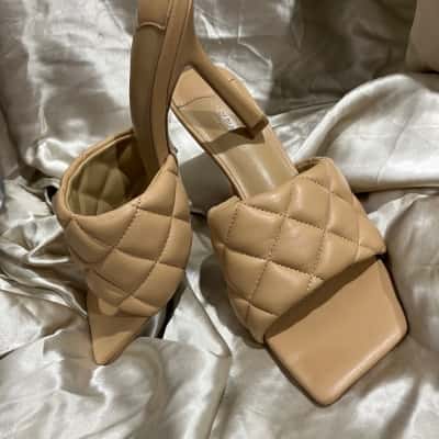 Tony Bianco  Women’s Slip on Heels Size 6 Nude 