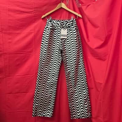  Womens Ragged Size 26 Black  / Silver Wave Jeans