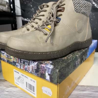 Bellissimo Size 10 Beige boots new 
