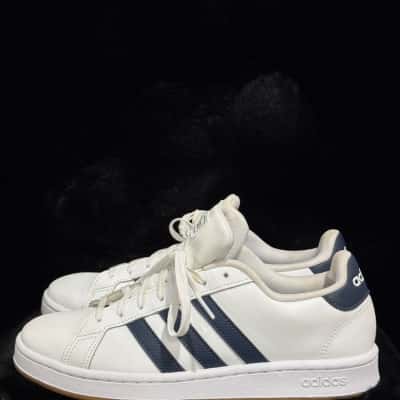 Adidas Mens  Size 9 Sneakers Navy Blue / White 