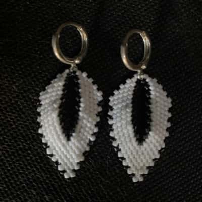  Womens white and black beaded leaf-shaped earrings - 925