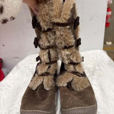 EARTH Size 8.5 Boots Women’s Thinsulate Insulaion