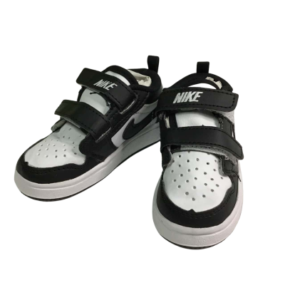 Nike Kids Size 4 Shoes Black  / White 