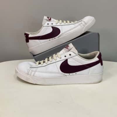 Nike Womens  Size 7.5 Sneakers / Trainers Maroon / White 