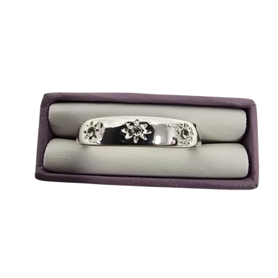  Womens Ring Silver Tone with Inset Star Motifs