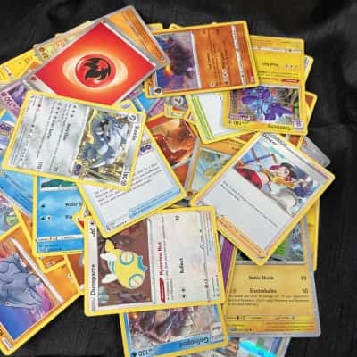 100 x Pokémon cards
