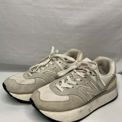 New Balance Womens  Size 8 shoes
