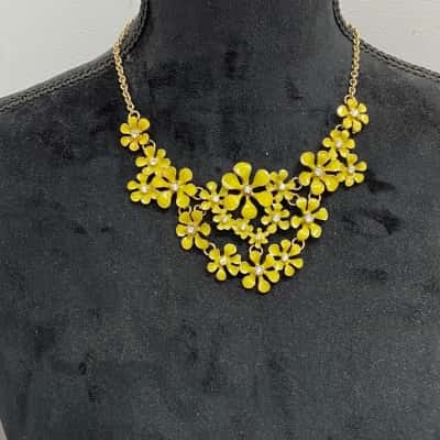  Diva Yellow Enamel Flower Choker Necklace