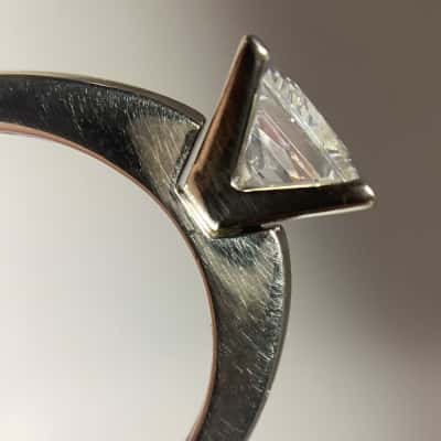 14ct/585 Princess Cut Cubic Zirconia Ring Size K - 2.7g