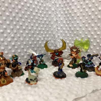 Skylander Figures: various figures: 11 total