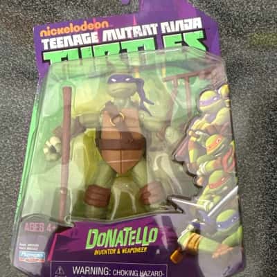 Playmates Nickelodeon Teenage Mutant Ninja Turtles Donatello action figure.The packaging describes Donatello as the "Inventor & Weaponeer".(B8)