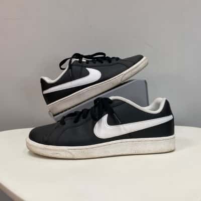 Nike Mens  Size 8 Sneakers Black  / White 