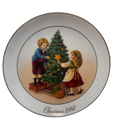 Avon Keeping the Christmas Tradition 1982 Plate