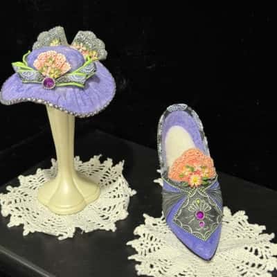 Porcelain hat shoe and stand