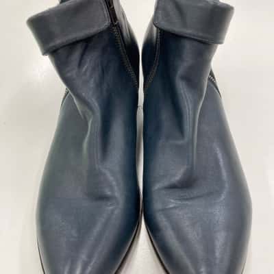 Django & Juliette  Womens  Size 41 Ankle Boot