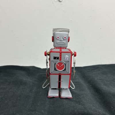 Old School Style Wind Up Robot Toy