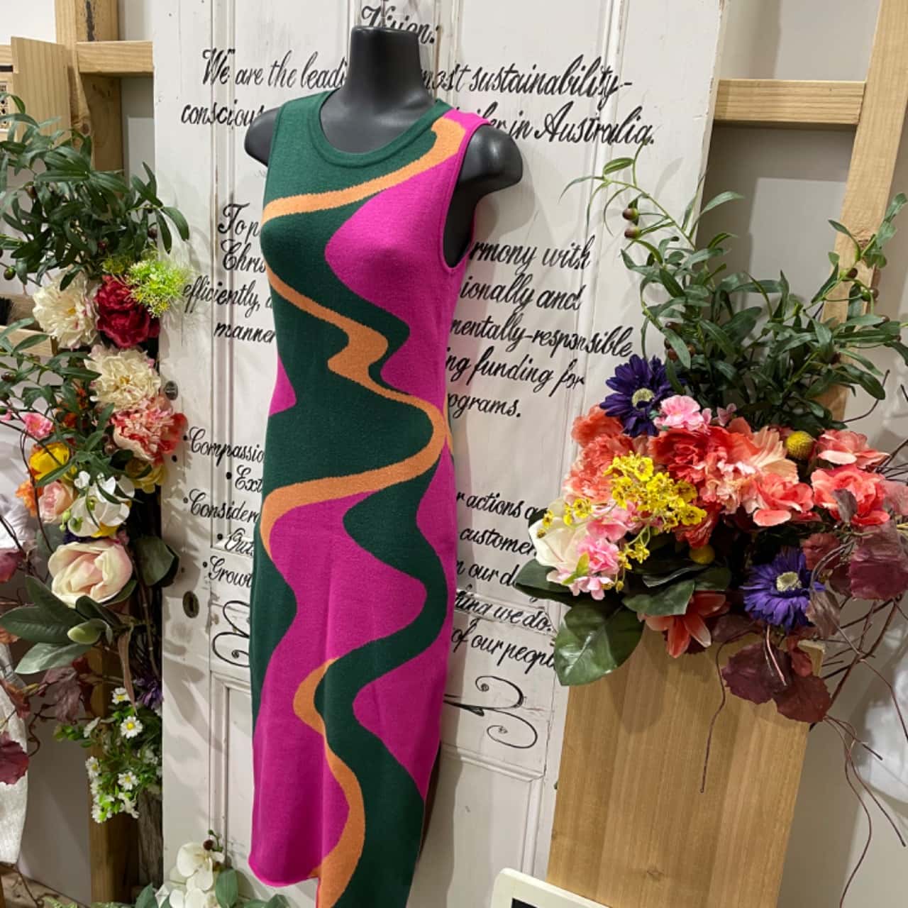 CLEARANCE SALE!! TRENDY BRAND GIANT!! STUNNING BODYCON DRESS!! Yours