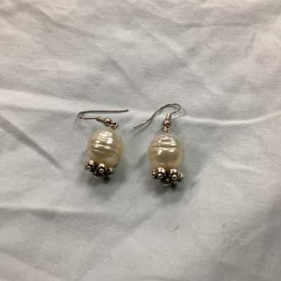  Womens Earrings Off White beads