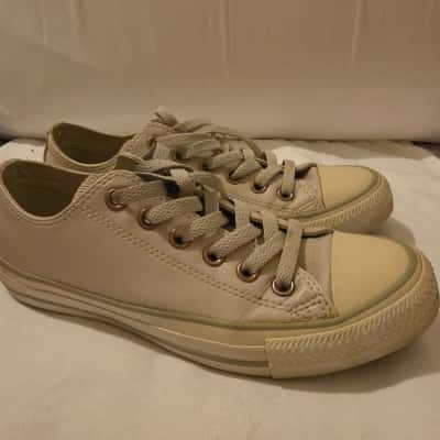 Converse Womens  Size 7 US  Sneakers White Mousse  Leather
