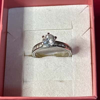  Women's 925 Silver & Cubic Zirconia Solitaire Ring with  Side Accents
