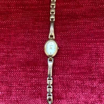Guess Womens Watch Gold 