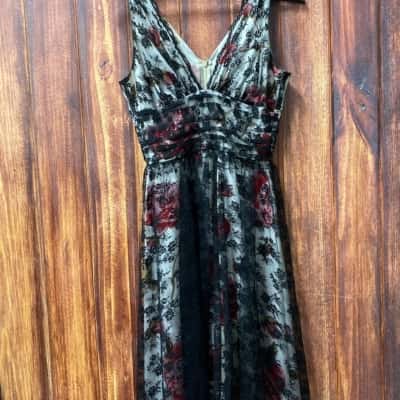 Review Size 10 Black  / Red / White floral dress 