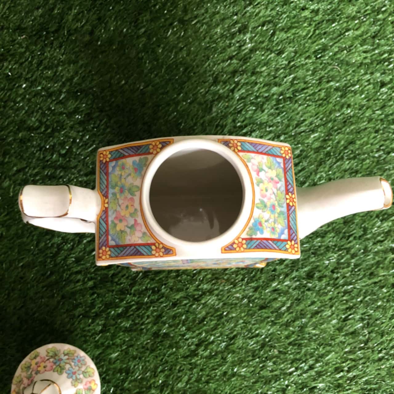 Sadler “Tea Ceremony” Tea Pot From The World of Tea Collection (Made in