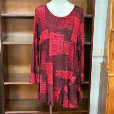 Taking Shape Womens  Size 16 Long Sleeve Top Black  / Pattern / Red 