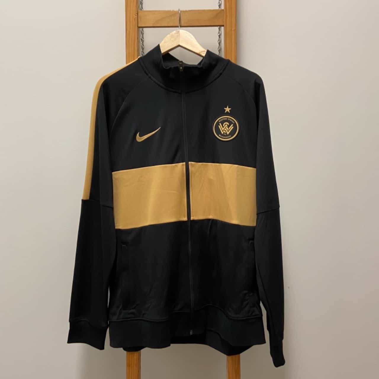 Nike Mens Size XL Black / Gold Dri-Fit 