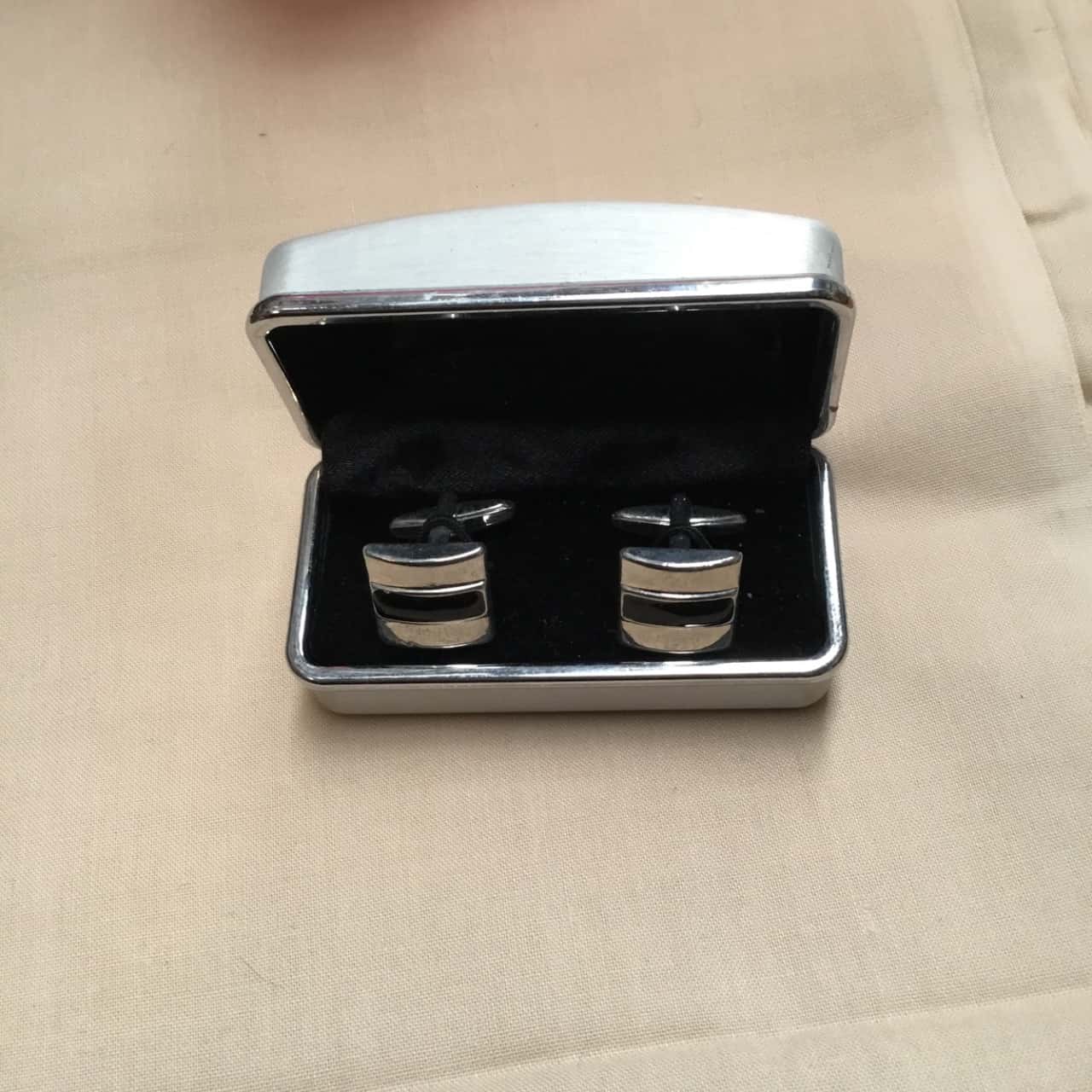 Mens Silver Cufflinks in Case(s)