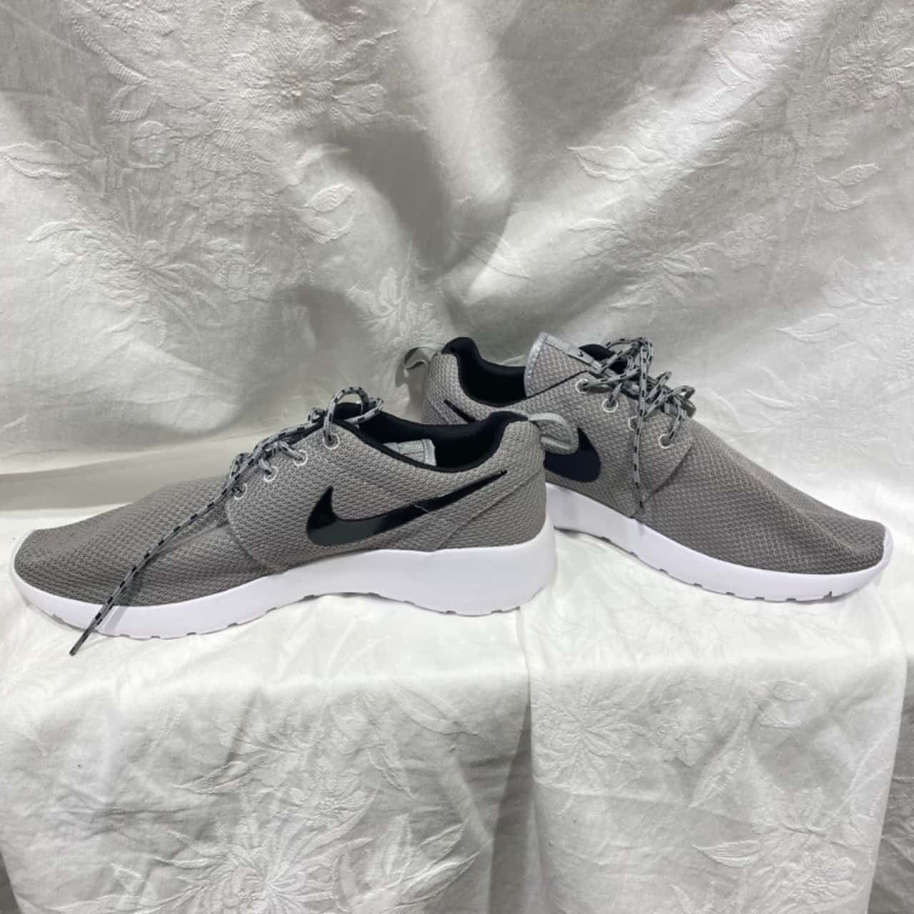 Nike Womens Training Shoes Size 12 Grey (s)