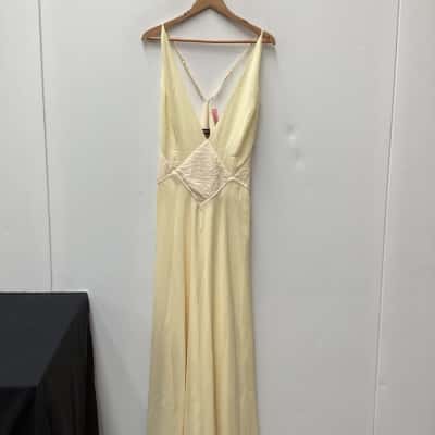 Pretty Little Thing Womens  Size 16 Maxi- plunge  Dress Yellow 