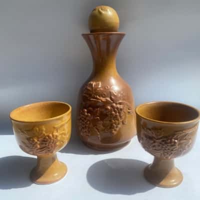 Nefertiti stoneware wine decanter with 2 goblets