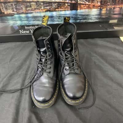 Doc Martens Womens  Size 6 Boots Black  