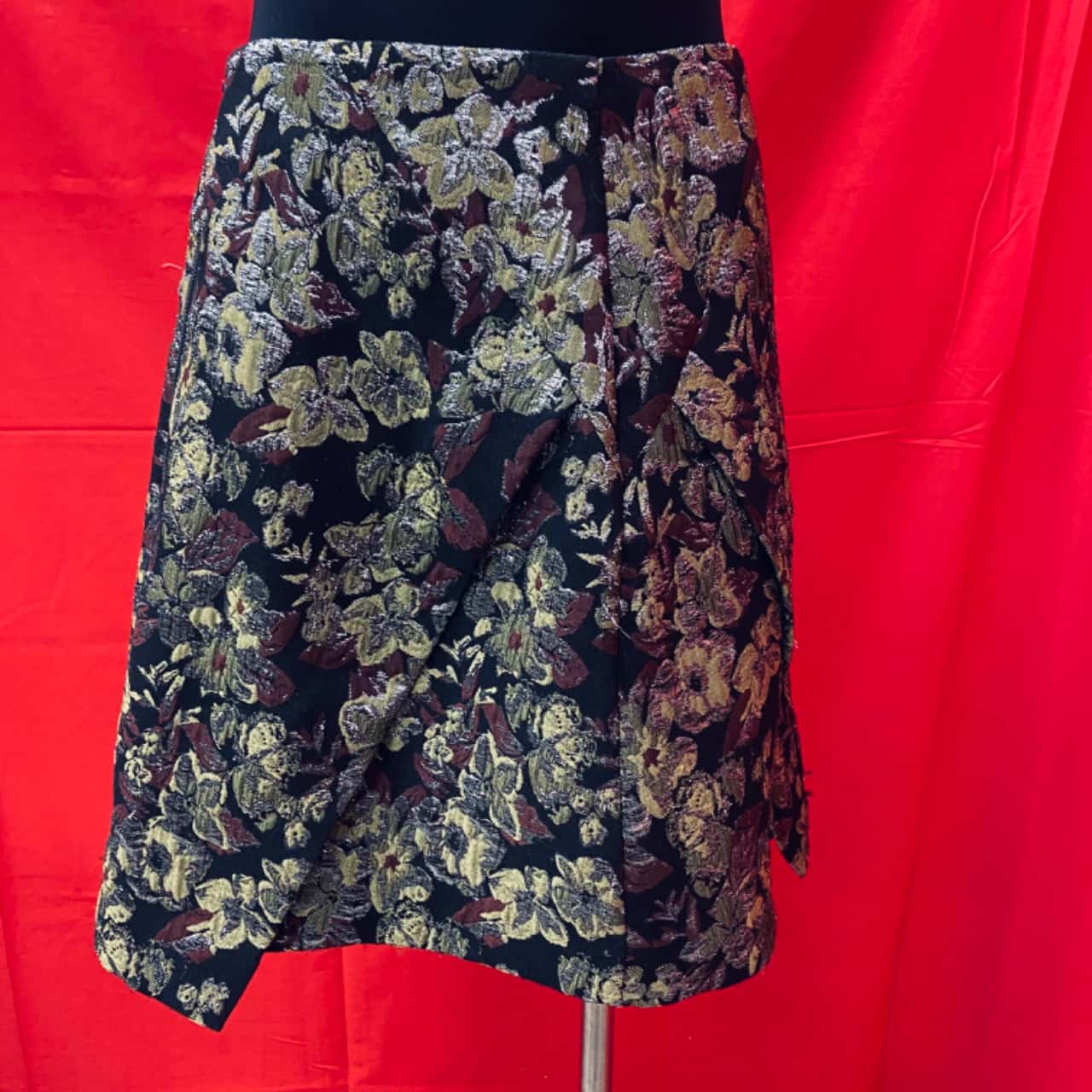 Cue Womens Size 12 A Line Knee Length Black Green Maroon Silver s 